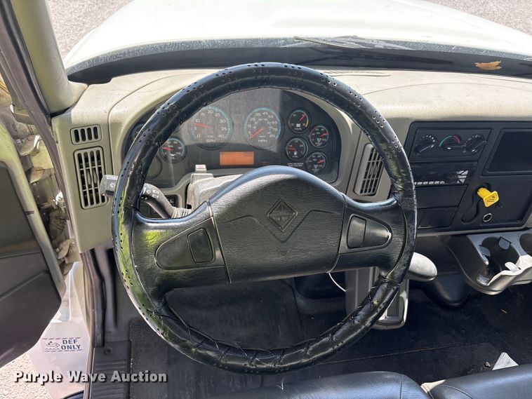 image for item YA3419 2019 International 4300 box truck