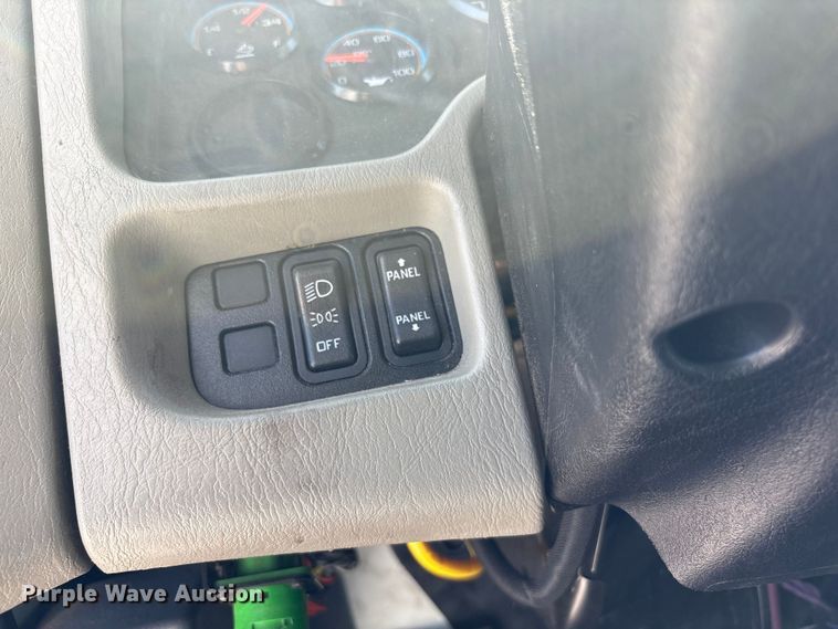 image for item YA3419 2019 International 4300 box truck
