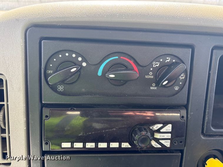 image for item YA3419 2019 International 4300 box truck