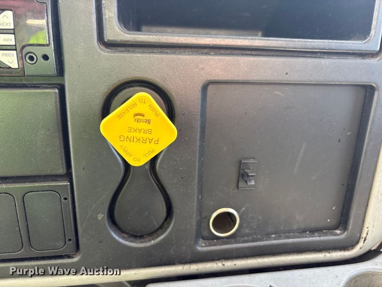 image for item YA3419 2019 International 4300 box truck