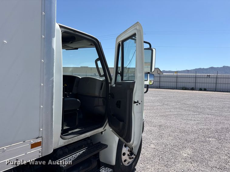 image for item YA3419 2019 International 4300 box truck