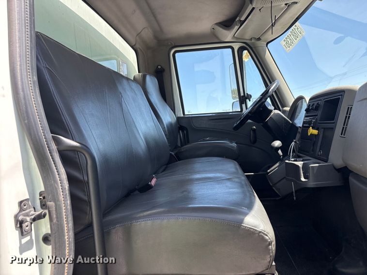 image for item YA3419 2019 International 4300 box truck