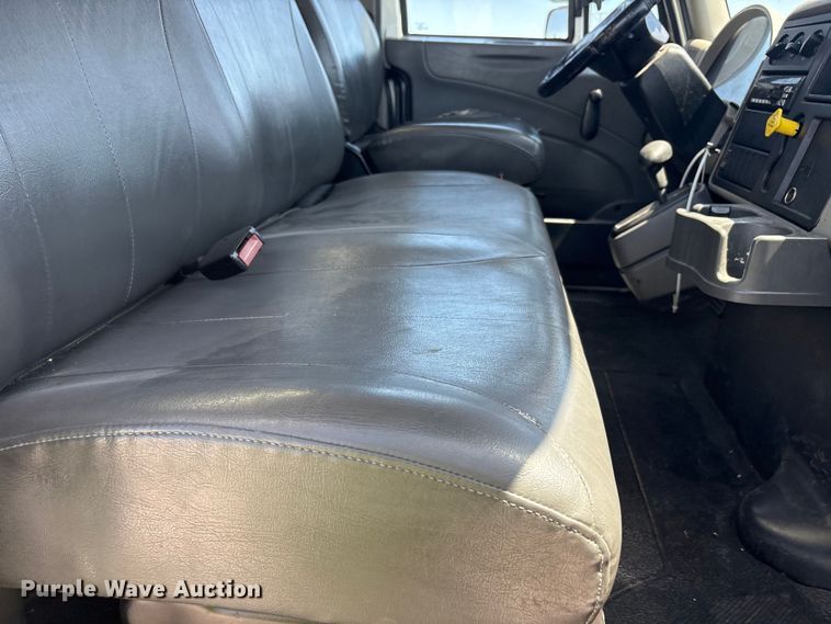 image for item YA3419 2019 International 4300 box truck
