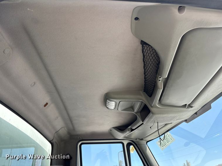 image for item YA3419 2019 International 4300 box truck