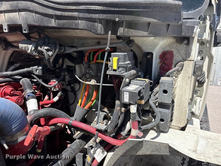 image for item YA3419 2019 International 4300 box truck