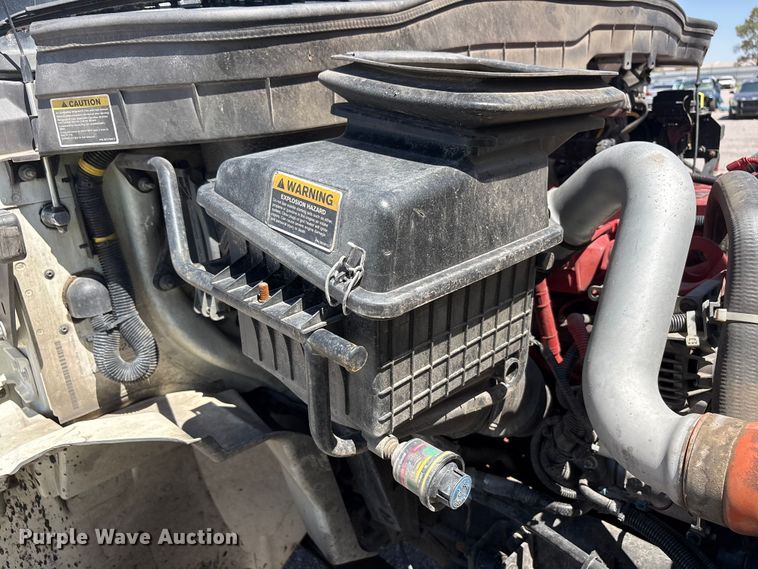 image for item YA3419 2019 International 4300 box truck