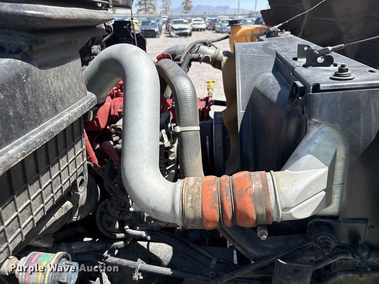image for item YA3419 2019 International 4300 box truck