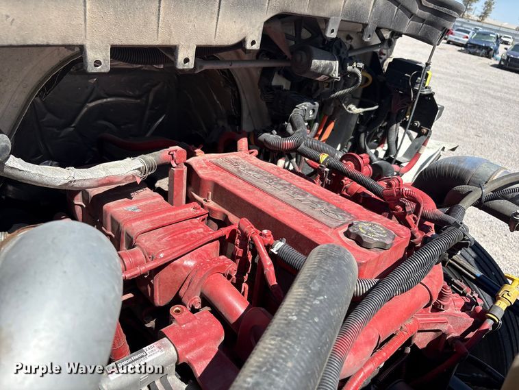 image for item YA3419 2019 International 4300 box truck