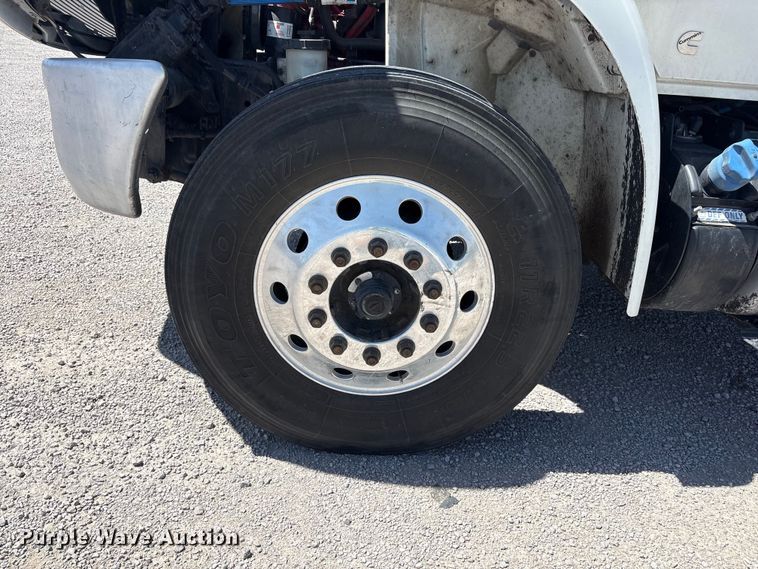 image for item YA3419 2019 International 4300 box truck