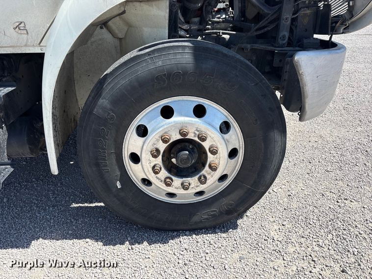 image for item YA3419 2019 International 4300 box truck