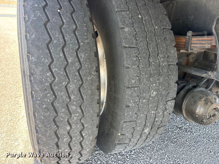 image for item YA3419 2019 International 4300 box truck