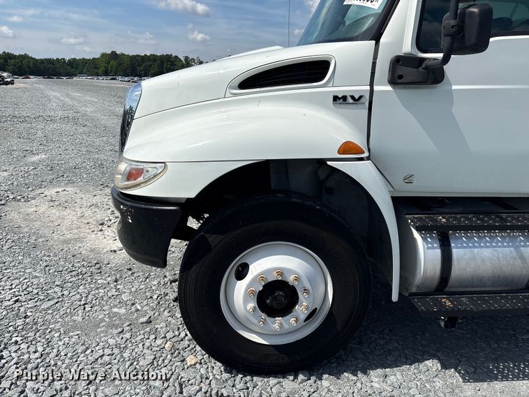 image for item YA3494 2021 International MV607 box truck