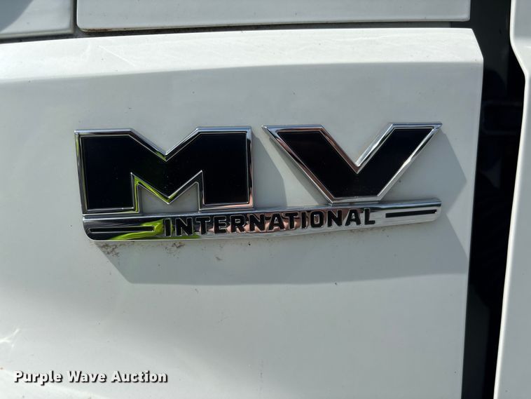 image for item YA3494 2021 International MV607 box truck