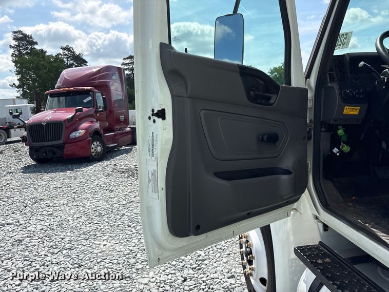 image for item YA3494 2021 International MV607 box truck