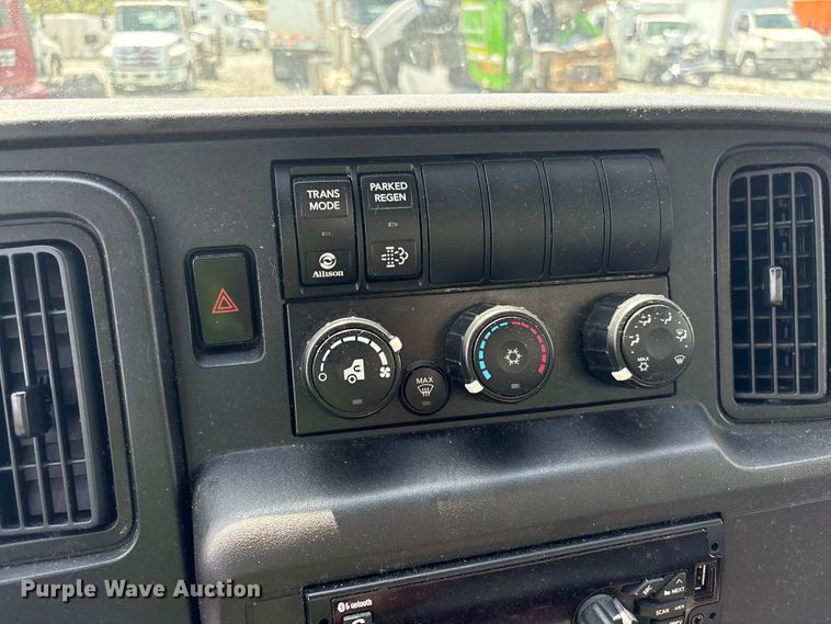image for item YA3494 2021 International MV607 box truck