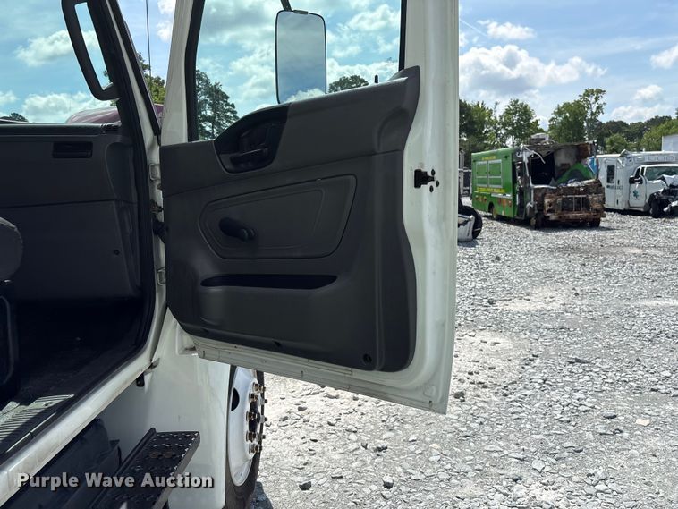 image for item YA3494 2021 International MV607 box truck