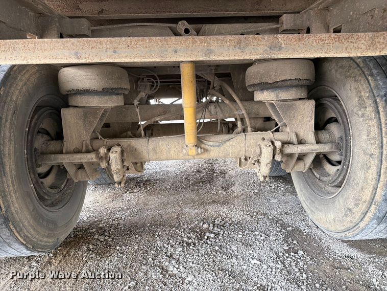 image for item YA3611 2005 Strick S753 dry van trailer