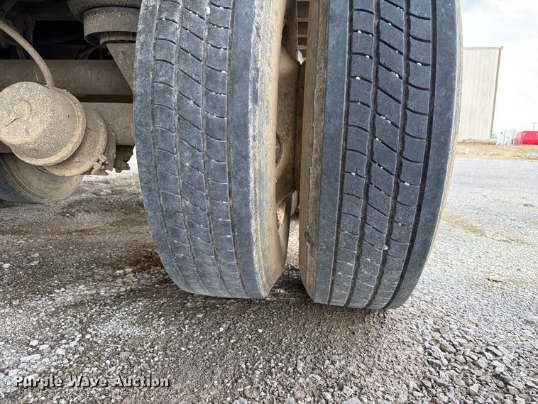 image for item YA3611 2005 Strick S753 dry van trailer