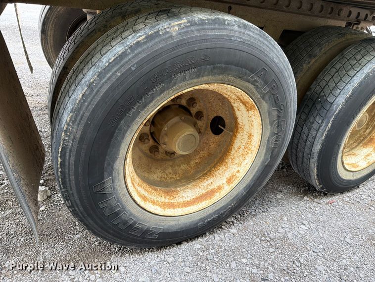 image for item YA3611 2005 Strick S753 dry van trailer