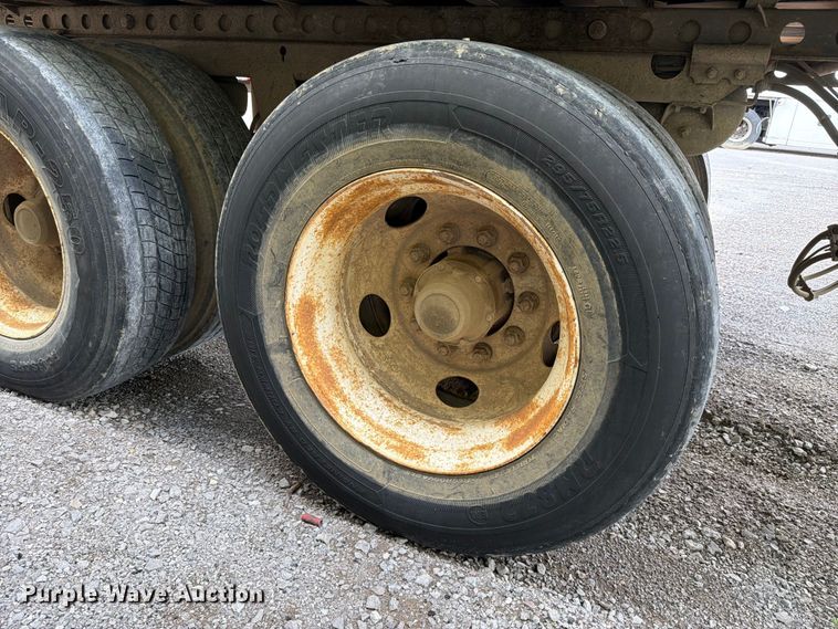 image for item YA3611 2005 Strick S753 dry van trailer