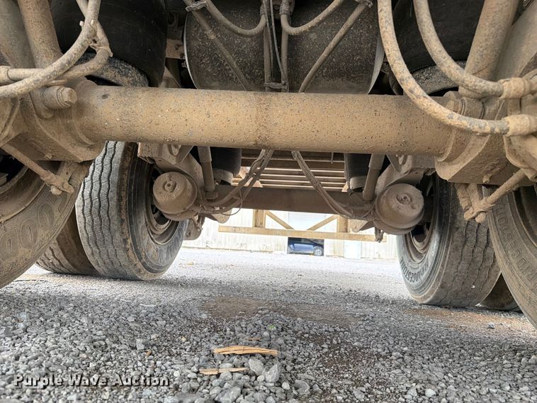 image for item YA3612 2004 Great Dane dry van trailer