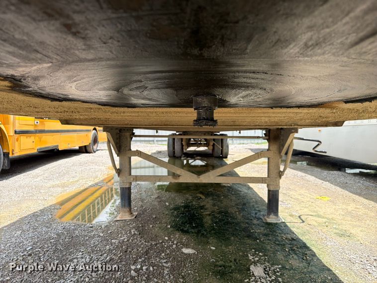 image for item YA3613 2004 Great Dane dry van trailer