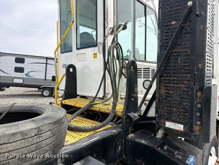 image for item YA3668 2020 Autocar XSpotter yard truck