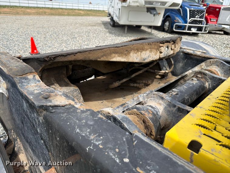 image for item YA3668 2020 Autocar XSpotter yard truck