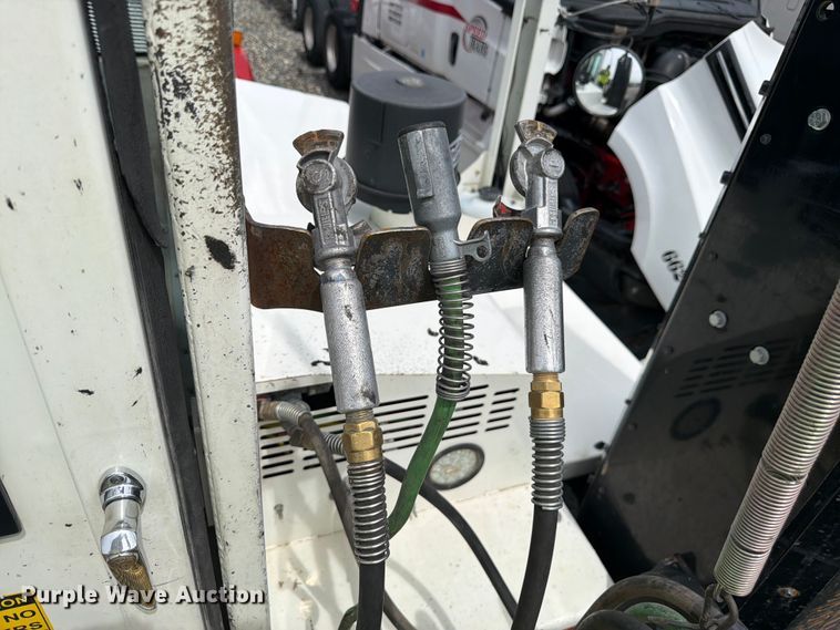 image for item YA3668 2020 Autocar XSpotter yard truck