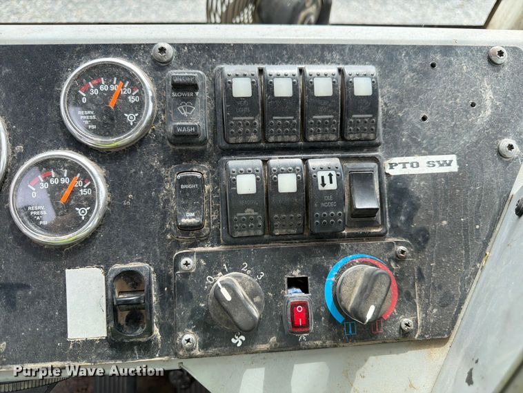 image for item YA3668 2020 Autocar XSpotter yard truck