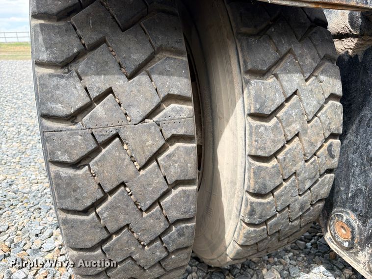image for item YA3668 2020 Autocar XSpotter yard truck