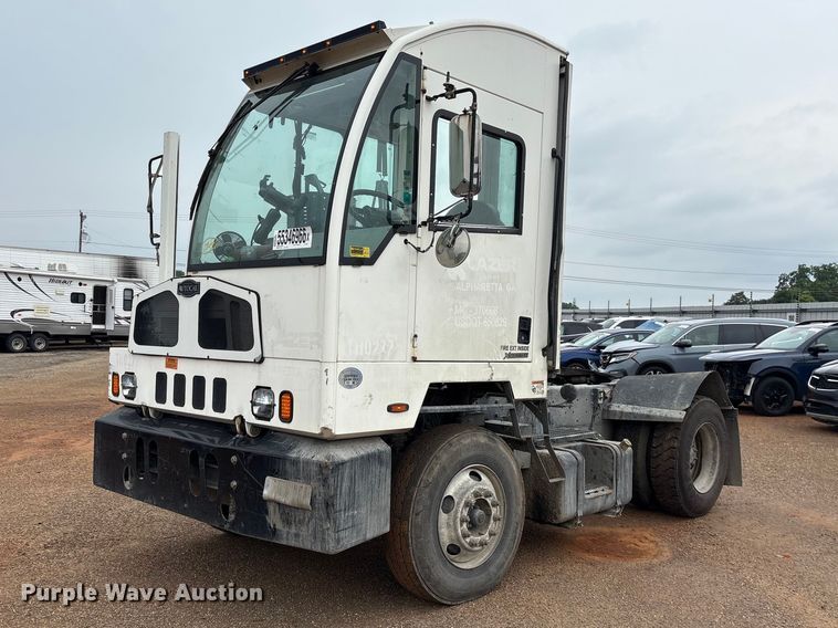 image for item YA3711 2019 Autocar Xspotter yard truck