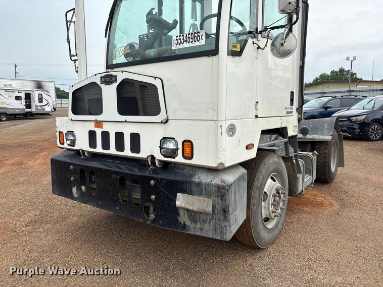 image for item YA3711 2019 Autocar Xspotter yard truck