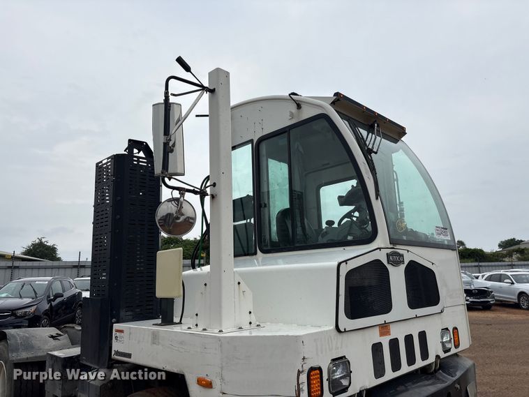 image for item YA3711 2019 Autocar Xspotter yard truck