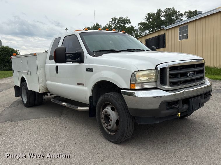 image for item DO5235 2004 Ford F450 Super Duty Ext. Cab utility / service truck