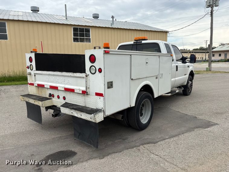 image for item DO5235 2004 Ford F450 Super Duty Ext. Cab utility / service truck