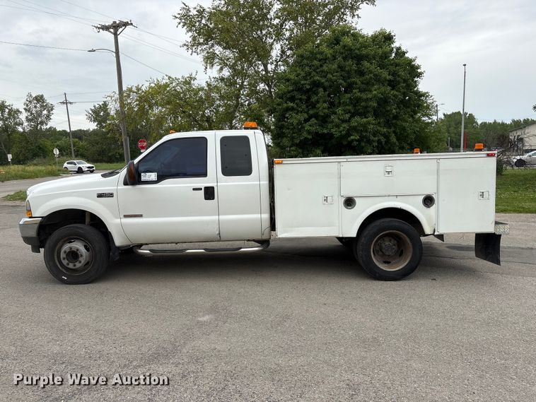 image for item DO5235 2004 Ford F450 Super Duty Ext. Cab utility / service truck