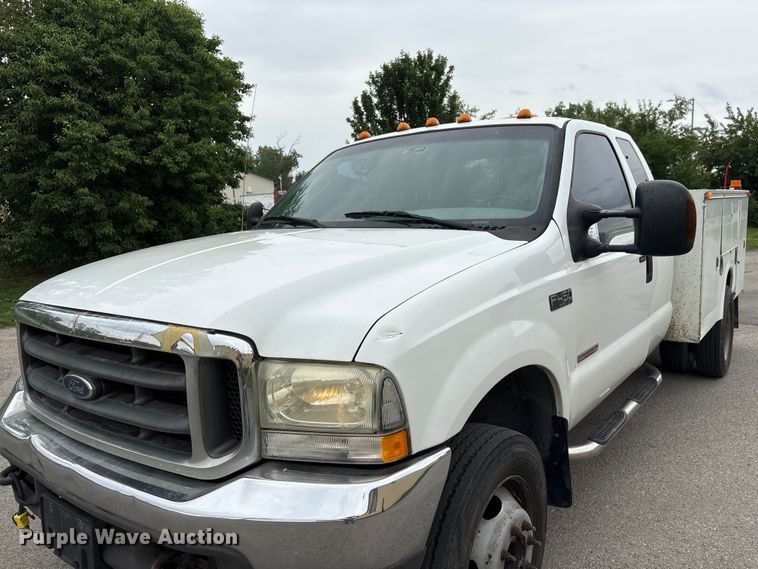 image for item DO5235 2004 Ford F450 Super Duty Ext. Cab utility / service truck