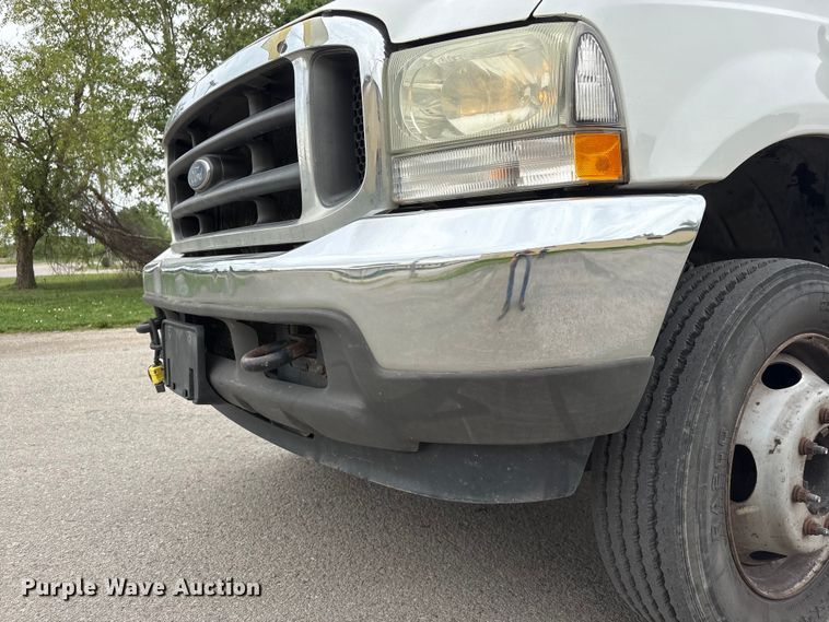 image for item DO5235 2004 Ford F450 Super Duty Ext. Cab utility / service truck