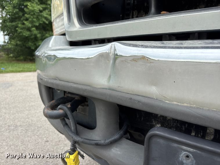 image for item DO5235 2004 Ford F450 Super Duty Ext. Cab utility / service truck
