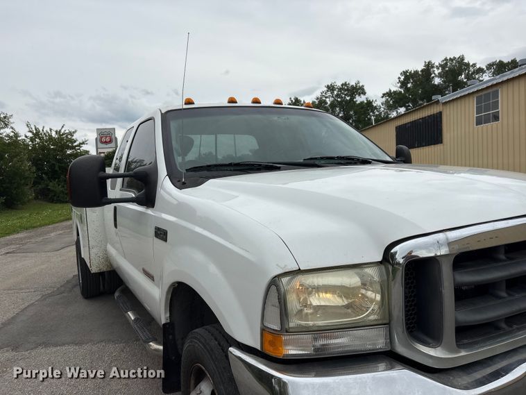 image for item DO5235 2004 Ford F450 Super Duty Ext. Cab utility / service truck