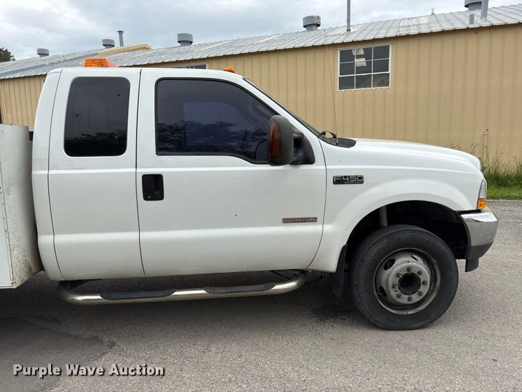 image for item DO5235 2004 Ford F450 Super Duty Ext. Cab utility / service truck