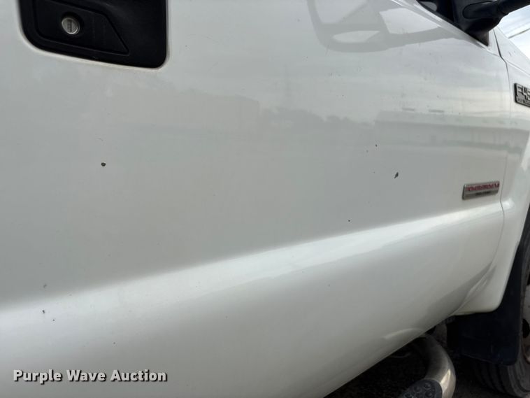 image for item DO5235 2004 Ford F450 Super Duty Ext. Cab utility / service truck