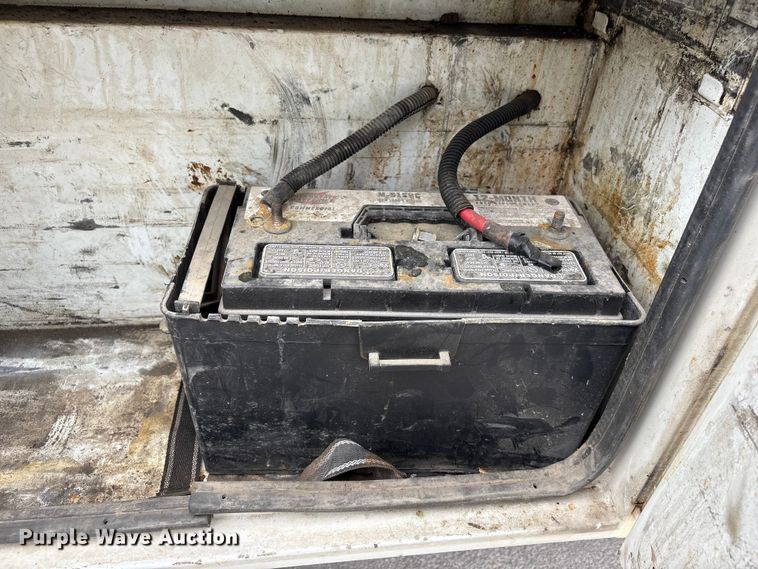 image for item DO5235 2004 Ford F450 Super Duty Ext. Cab utility / service truck