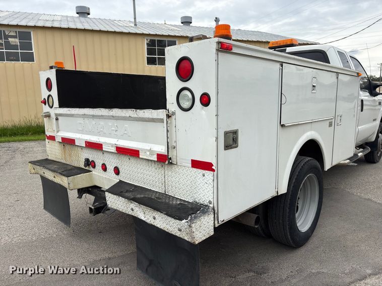 image for item DO5235 2004 Ford F450 Super Duty Ext. Cab utility / service truck