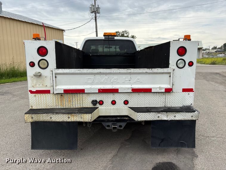 image for item DO5235 2004 Ford F450 Super Duty Ext. Cab utility / service truck