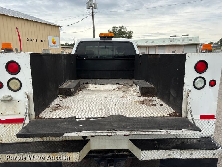 image for item DO5235 2004 Ford F450 Super Duty Ext. Cab utility / service truck