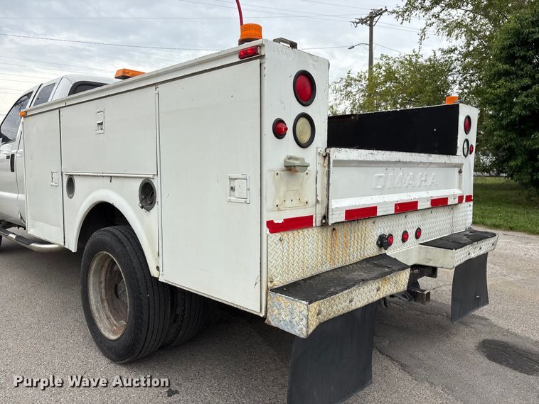 image for item DO5235 2004 Ford F450 Super Duty Ext. Cab utility / service truck