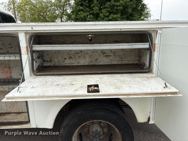 image for item DO5235 2004 Ford F450 Super Duty Ext. Cab utility / service truck