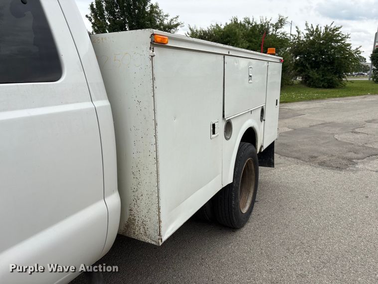 image for item DO5235 2004 Ford F450 Super Duty Ext. Cab utility / service truck